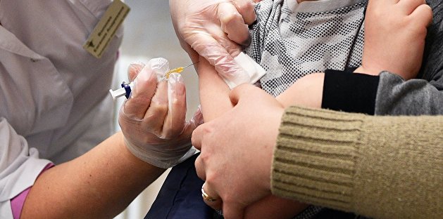На Украине детей без прививок будут переводить на домашнее обучение