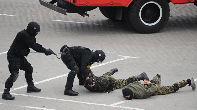 На венгерско-украинской границе задержаны 16 таможенников На венгерско-украинской границе задержаны 16 таможенников