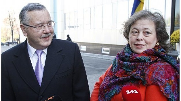 Анатолий Гриценко проголосовал, а его жена не смогла Анатолий Гриценко проголосовал, а его жена не смогла
