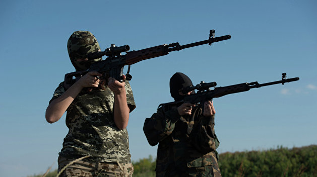 Украинских снайперш завезли в Константиновку Украинских снайперш завезли в Константиновку