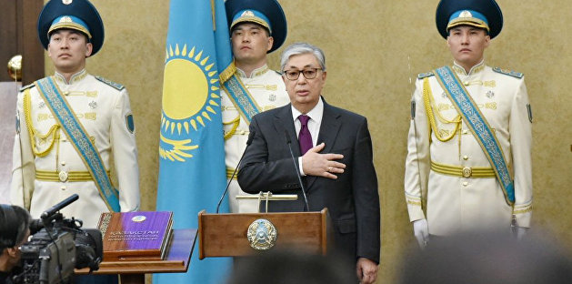 «Упасть за борт»: журналист из Казахстана ответил, будет ли Токаев менять страну