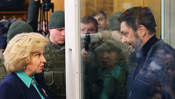 Атака свиньями, суд над Вышинским, бюллетень-гигант. Неделя на Украине в фотографиях Атака свиньями, суд над Вышинским, бюллетень-гигант. Неделя на Украине в фотографиях