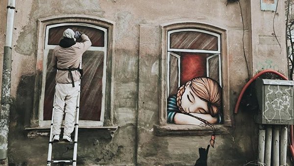 «Думская»: Уличный художник о том, как создаются муралы, об одесском мифе и сюрпризе к «Юморине» «Думская»: Уличный художник о том, как создаются муралы, об одесском мифе и сюрпризе к «Юморине»
