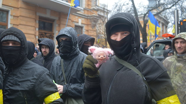 Украинские неонацисты просят легализовать автоматическое оружие