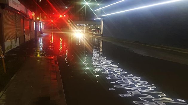 Венеция по-днепровски: Дождь превратил улицу города в водный канал Венеция по-днепровски: Дождь превратил улицу города в водный канал