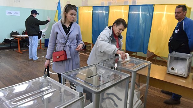 Якубин: Из-за очередей на участках падает явка на выборах
