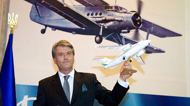 Ющенко – в Москву, Янукович – в Брюссель. Первые зарубежные визиты президентов Украины