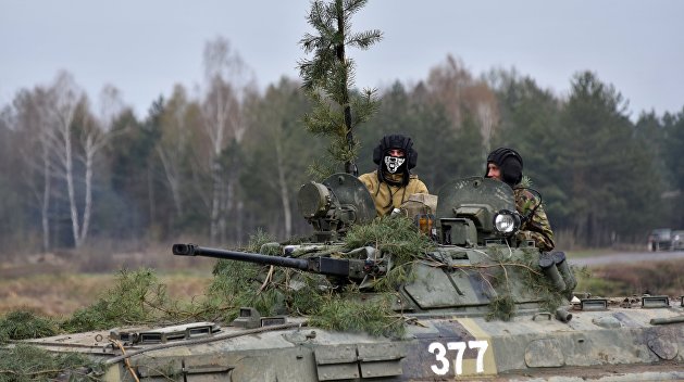 Украинские силовики разместили бронетехнику возле жилых домов – ЛНР Украинские силовики разместили бронетехнику возле жилых домов – ЛНР