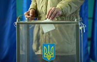 На украинских местных выборах в рейтинге лидируют две партии — опрос