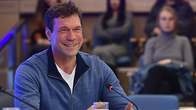 Царев: Зеленский выиграл бы, даже если бы у него в постели нашли мертвую девушку Царев: Зеленский выиграл бы, даже если бы у него в постели нашли мертвую девушку