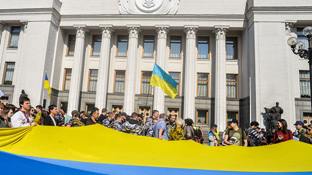 Лучше затяжной кризис, чем принятие раскалывающих Украину законов – политолог Лучше затяжной кризис, чем принятие раскалывающих Украину законов – политолог