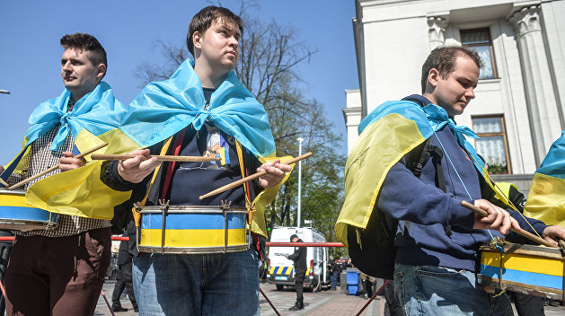 «Свинья» для Зеленского и «окукливание Украины» – Семен Уралов о «языковом законе» «Свинья» для Зеленского и «окукливание Украины» – Семен Уралов о «языковом законе»