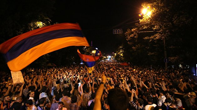 Ополченец Друзь: Президент Армении повторяет ошибки Януковича