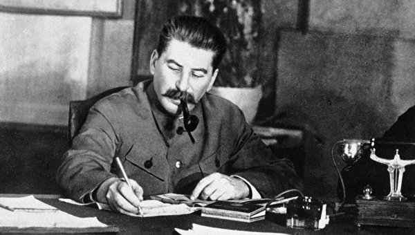 День в истории. 15 мая: в Киеве родился любимый драматург Сталина День в истории. 15 мая: в Киеве родился любимый драматург Сталина