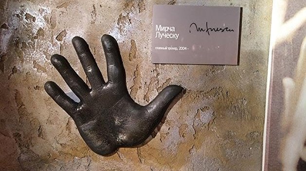 Помпезные и затрапезные истории из жизни Мирчи Луческу, величайшего тренера времен футбольной независимости Украины Помпезные и затрапезные истории из жизни Мирчи Луческу, величайшего тренера времен футбольной независимости Украины