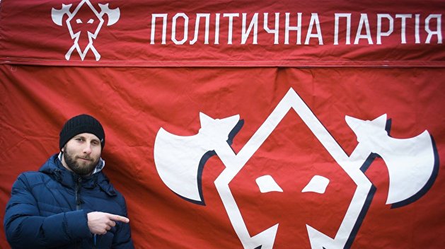 «Силу людей» Порошенко вооружает против Зеленского «Демократической секирой»