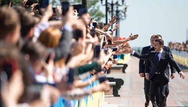 Средневековая рубка, велосипедик Ляшко и чувак в президентском кресле. Украинская неделя в фотографиях Средневековая рубка, велосипедик Ляшко и чувак в президентском кресле. Украинская неделя в фотографиях