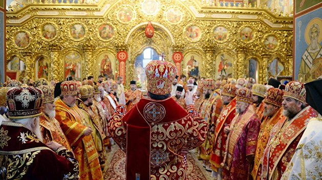 Филарет пришел поздравить Епифания с Днем ангела и вместе помолиться Филарет пришел поздравить Епифания с Днем ангела и вместе помолиться