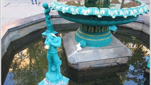 В Бердянске третий раз за месяц разбили «писающего мальчика» В Бердянске третий раз за месяц разбили «писающего мальчика»
