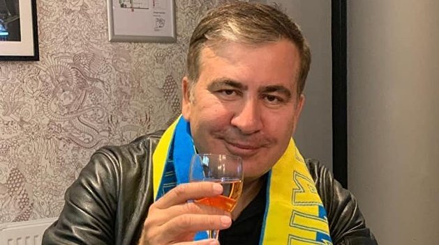 Саакашвили: Удостоверение личности выдали – теперь в самолет и на Украину Саакашвили: Удостоверение личности выдали – теперь в самолет и на Украину