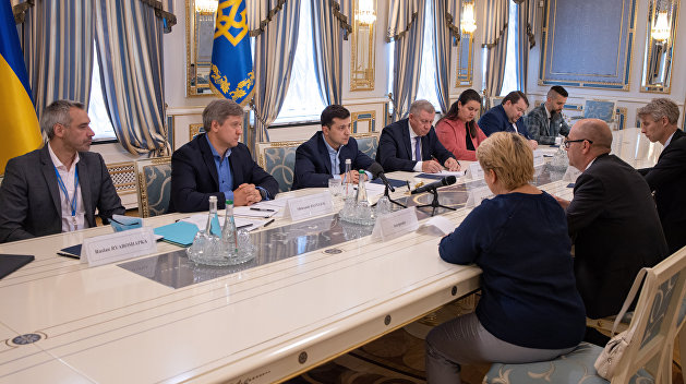 Просто некуда деться: МВФ и Украина продолжат сотрудничество после досрочных выборов в Раду Просто некуда деться: МВФ и Украина продолжат сотрудничество после досрочных выборов в Раду