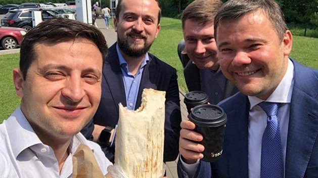 Виновато военное положение: в Киеве зафиксирована вспышка сальмонеллеза из-за любимого блюда Зеленского