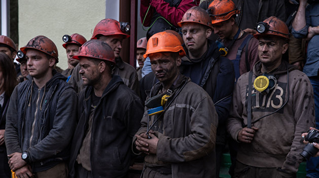 На Украине пятые сутки под землей бастуют шахтеры