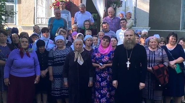 Община УПЦ из Тернопольщины просит Зеленского защитить ее от произвола местной власти Община УПЦ из Тернопольщины просит Зеленского защитить ее от произвола местной власти
