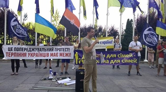 Запад хочет стравить РФ и Польшу, чтобы обелить украинских нацистов – польский эксперт Запад хочет стравить РФ и Польшу, чтобы обелить украинских нацистов – польский эксперт