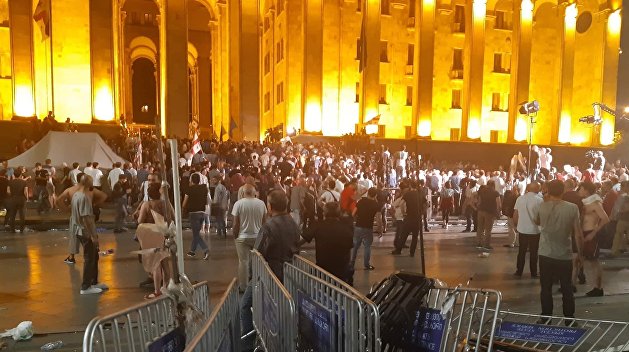 В интересах врагов народов. Сходства и различия майданов в Тбилиси и Киеве В интересах врагов народов. Сходства и различия майданов в Тбилиси и Киеве
