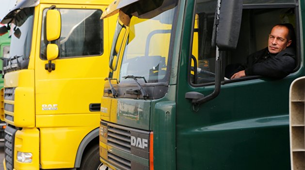 На Украине у белорусских водителей отобрали фуры с грузом На Украине у белорусских водителей отобрали фуры с грузом