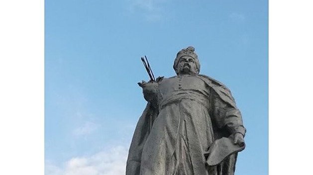 Дегетманизация: украинцы обсуждают, куда делся памятник Хмельницкому Дегетманизация: украинцы обсуждают, куда делся памятник Хмельницкому