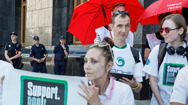 Возле бывшей АП зачитали рэп против репрессивной наркополитики Возле бывшей АП зачитали рэп против репрессивной наркополитики