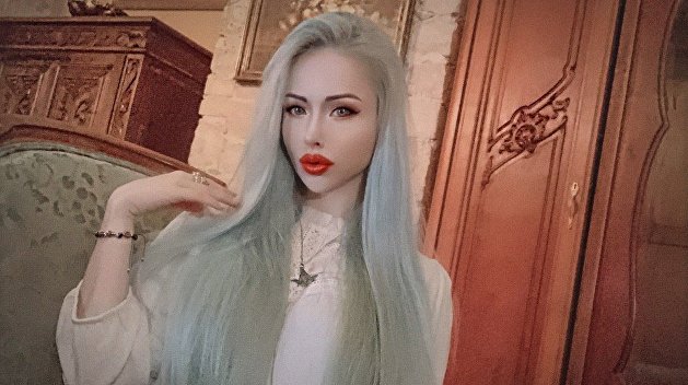 Одесскую Барби-расистку записали в «слуги народа» Одесскую Барби-расистку записали в «слуги народа»