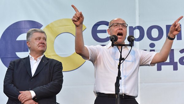 Сияющий череп, гроб с покрышкой и лютая нежность на марше. Украинская неделя в фотографиях Сияющий череп, гроб с покрышкой и лютая нежность на марше. Украинская неделя в фотографиях