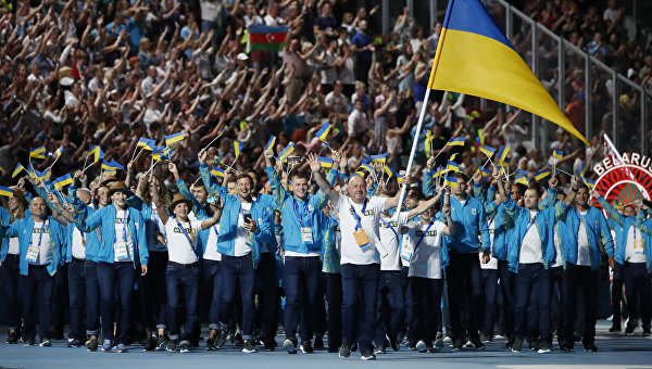 Сияющий череп, гроб с покрышкой и лютая нежность на марше. Украинская неделя в фотографиях Сияющий череп, гроб с покрышкой и лютая нежность на марше. Украинская неделя в фотографиях