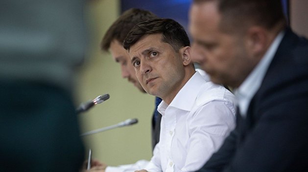 Президент очень устал от негатива, который льется на него из СМИ — Богдан Президент очень устал от негатива, который льется на него из СМИ — Богдан