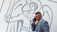 В Киеве «повесили» «окровавленного Кличко»