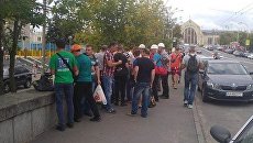 Рабочие заводов Коломойского митингуют под «Укрэнерго» против повышения тарифов на электроэнергию