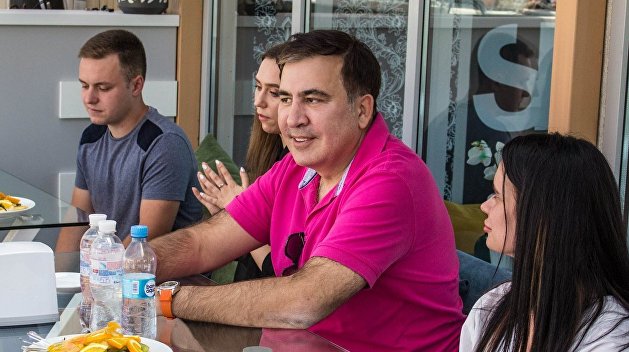 «Очаровывает, как только может»: Саакашвили проводит встречи со «слугами народа» «Очаровывает, как только может»: Саакашвили проводит встречи со «слугами народа»
