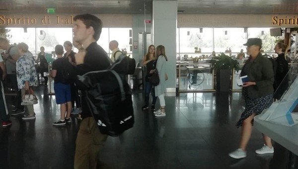 Либо отдыхать, либо на заработки. Савченко покинула Украину Либо отдыхать, либо на заработки. Савченко покинула Украину