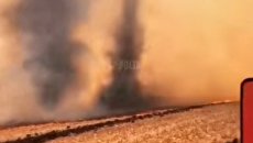По Полтавской области пронесся огненно-дымовой торнадо — видео