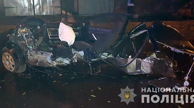 В Чернигове четверо подростков погибли в ночном ДТП В Чернигове четверо подростков погибли в ночном ДТП