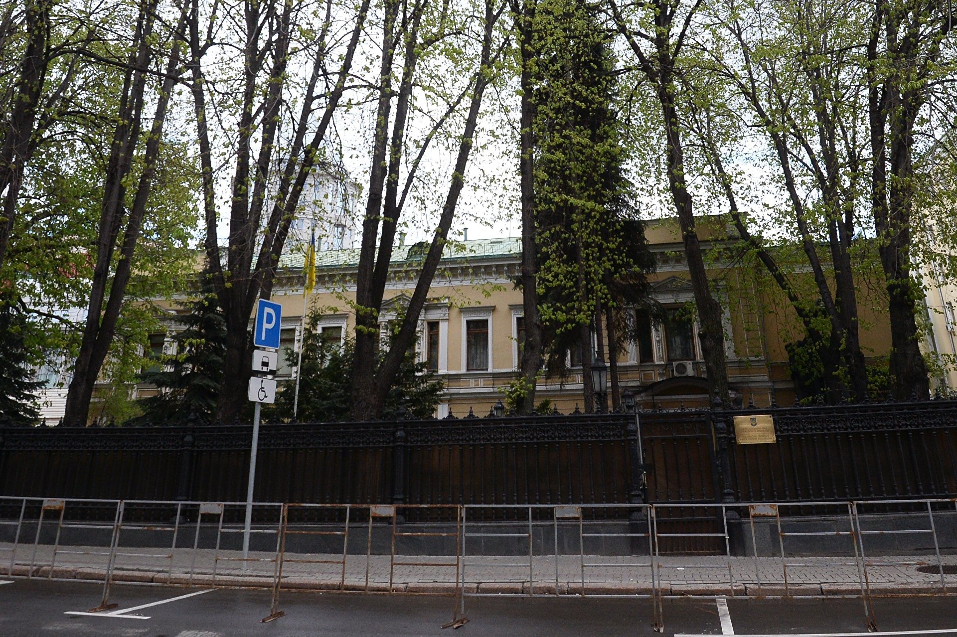 Здание посольства Украины