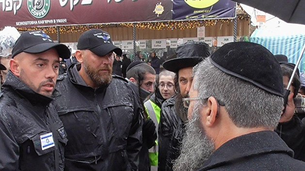 Израильские полицейские и пожарные приехали в Умань спасать хасидов Израильские полицейские и пожарные приехали в Умань спасать хасидов