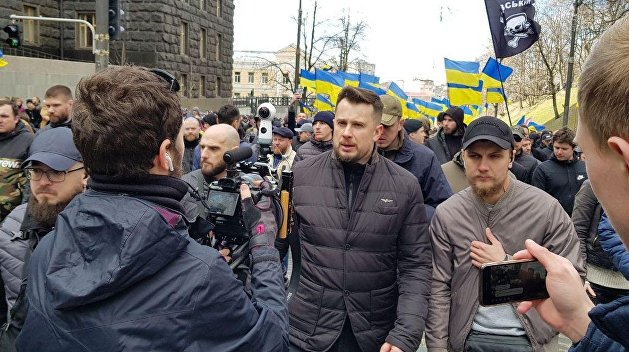 Билецкий зашёл в Администрацию президента Украины со списком требований Билецкий зашёл в Администрацию президента Украины со списком требований