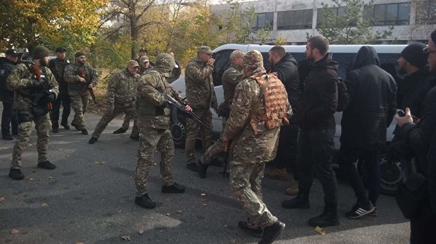 Радикалы атакуют в Донбассе. «Нацкорпус» отправился украинизировать Золотое Радикалы атакуют в Донбассе. «Нацкорпус» отправился украинизировать Золотое