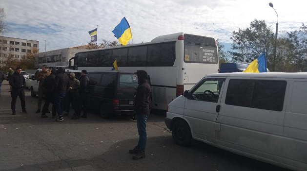 Киевские силовики разместили бронетехнику около Золотого – ЛНР Киевские силовики разместили бронетехнику около Золотого – ЛНР