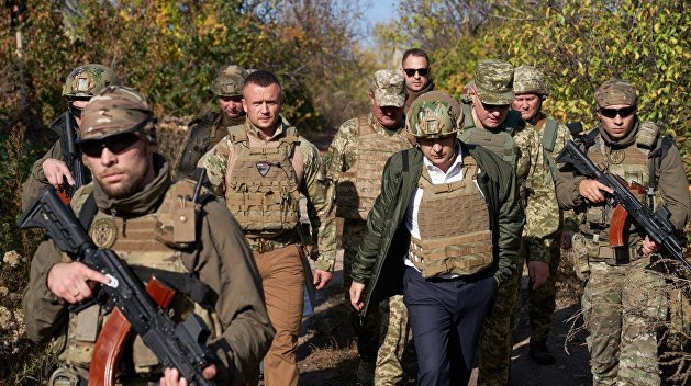 Зеленский хаотично пытается нащупать выход из ситуации с Донбассом - Молчанов Зеленский хаотично пытается нащупать выход из ситуации с Донбассом - Молчанов