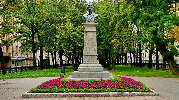 День в истории. 31 октября: в Харькове украинские националисты взорвали памятник Пушкину